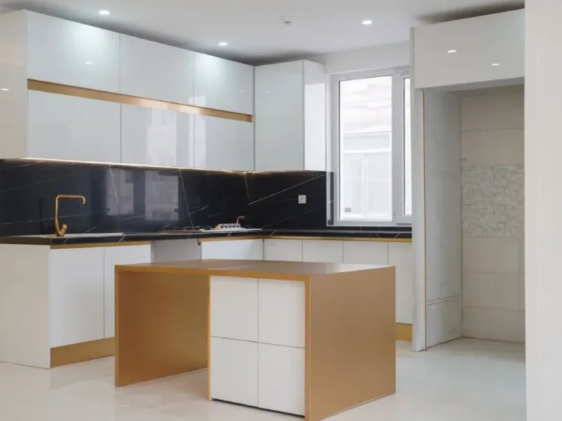 Kitchen-cabinet-with-white-and-gold-color-combination-scaled