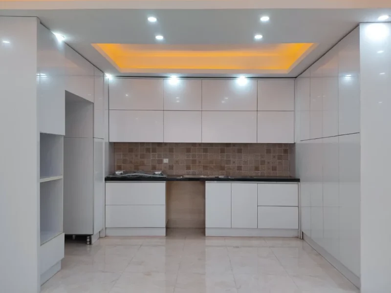 Point-lighting-above-the-kitchen-cabinet-scaled